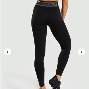 Gym shark leggings